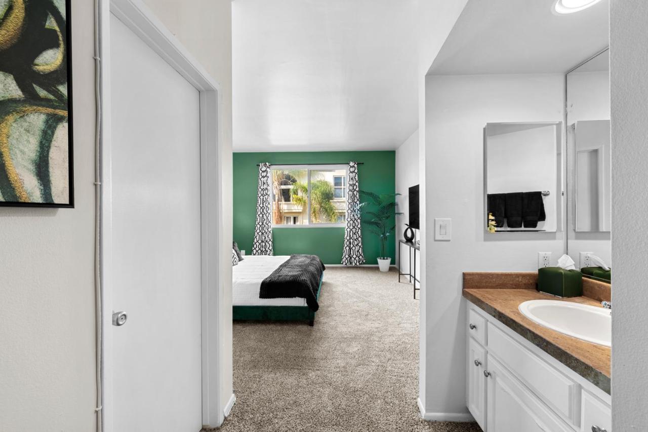Beverly Hills Glamour Oasis 2 Bedroom With Parking 304 Apartahotel